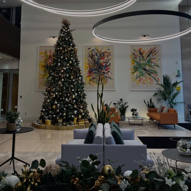 Christmas has arrived! 🎄✨

We are loving the new festive decorations across our portfolio, the Christmas music is playing and the scent machines are filling the spaces with festive spice. Thank you to @shopplantdesigns for once again transforming our wonderful reception spaces into a winter wonderland! ❄️